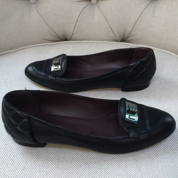 CHANEL Quilted Turn Lock Leather Flats. Make me an offer. Thank you - Picture 6 of 16